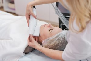 Korzyści zdrowotne wynikające z noszenia obuwia minimalistycznego